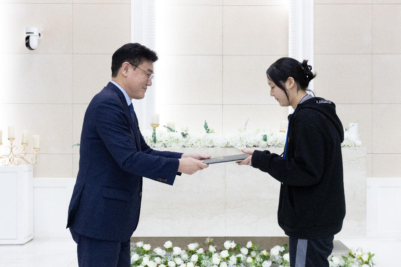 청소년지도위원회 모범청소년 표창 수여식