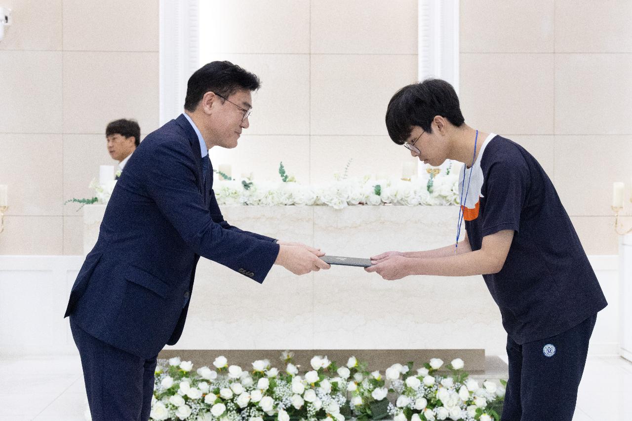 청소년지도위원회 모범청소년 표창 수여식