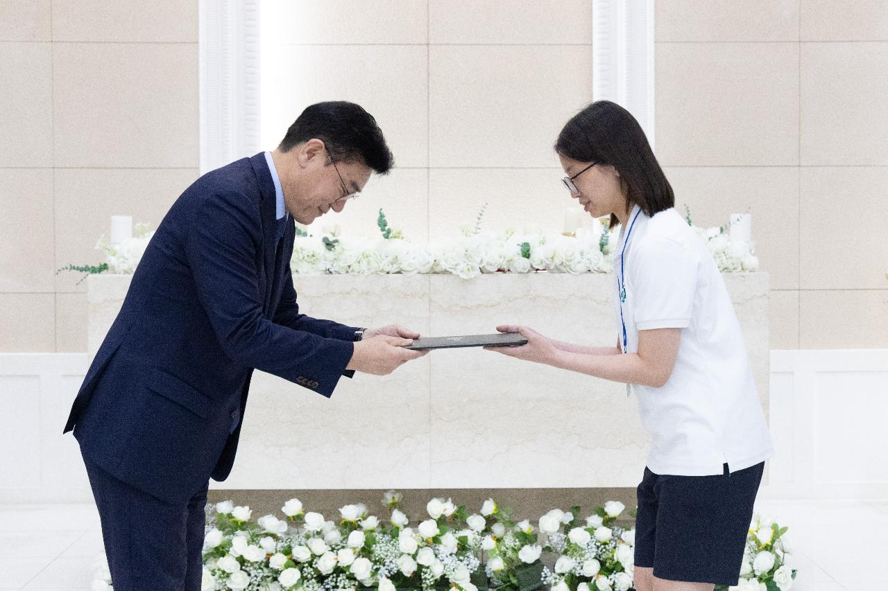 청소년지도위원회 모범청소년 표창 수여식