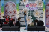 제2회 벚꽃가요제에서 노래하시는 장면사진(00001)