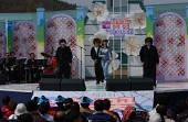제2회 벚꽃가요제에서 노래하시는 장면사진(00016)