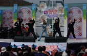 제2회 벚꽃가요제에서 노래하며 춤추시는 장면사진(00005)