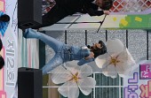 제2회 벚꽃가요제에서 노래하며 춤추시는 장면사진(00016)