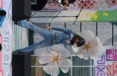 제2회 벚꽃가요제에서 노래하며 춤추시는 장면사진(00019)