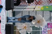 제2회 벚꽃가요제에서 노래가 끝나고 인사하는 장면사진(00020)