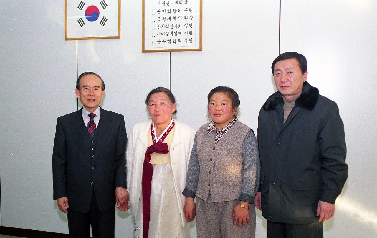 신부전증 성금전달 후 사진촬영