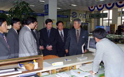 수협을 둘러보는 한·중 관계자들