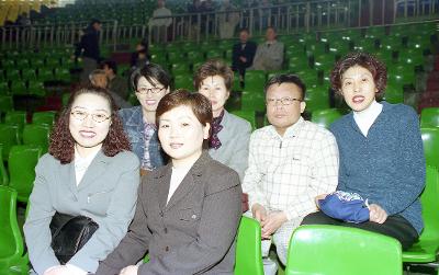 벚꽃 마라톤대회 개막식을 보러온 시민분들