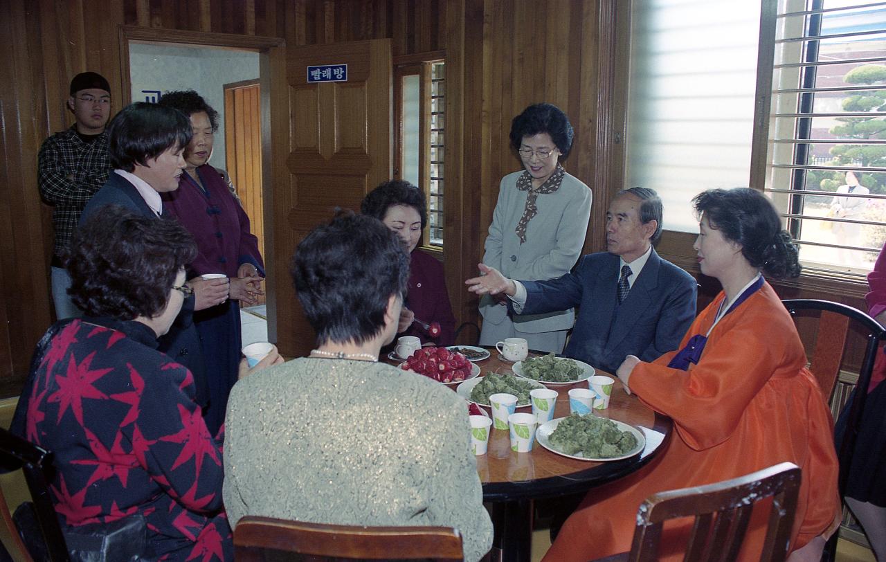 빨래방 운영을 축하하러온 시장님과의 대화