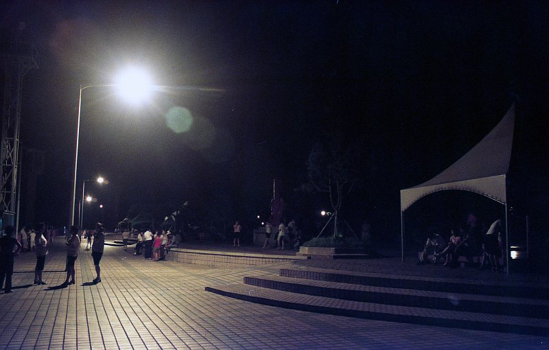하구둑 조각상 앞 여름 야경