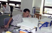 도시계획위원회 임원분이 사무실에 앉아 전화를 받고있는 모습사진(00001)