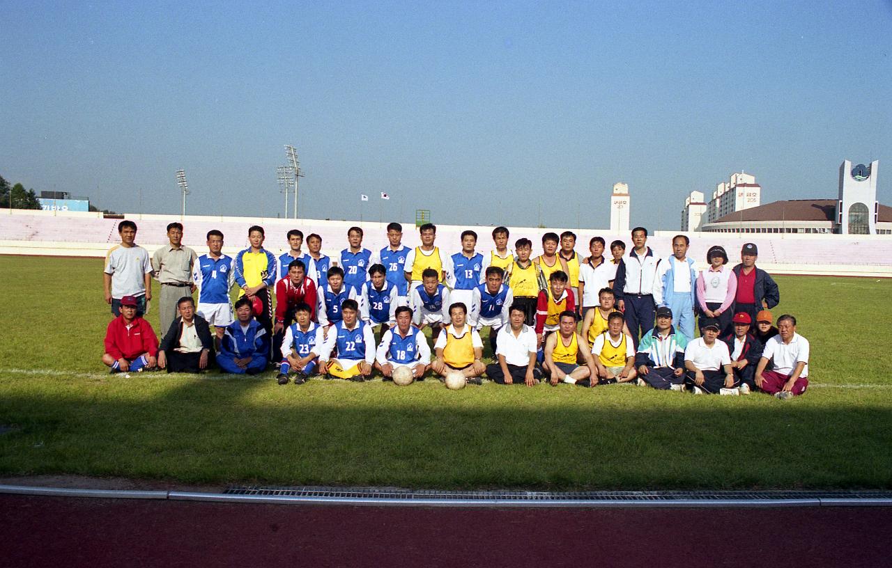 축구시합 참가자 단체사진1