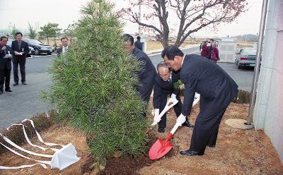 농업기술센터 준공식 기념 나무심기 행사