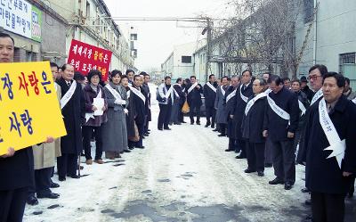 재래시장 사주기 행사 중인 모습