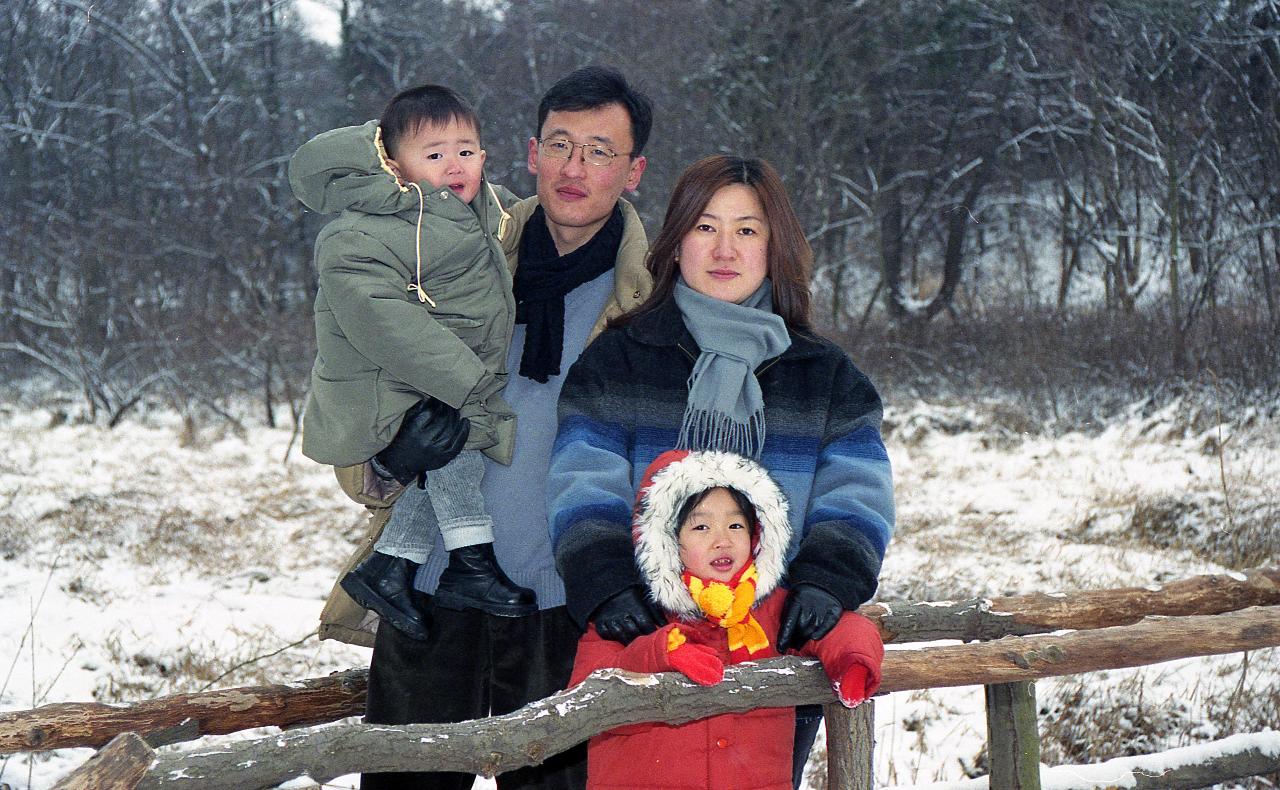 썰매를 타러온 가족의 기념사진