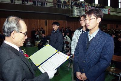 개항 100주년 기념 장학금 전달 중이신 시장님2