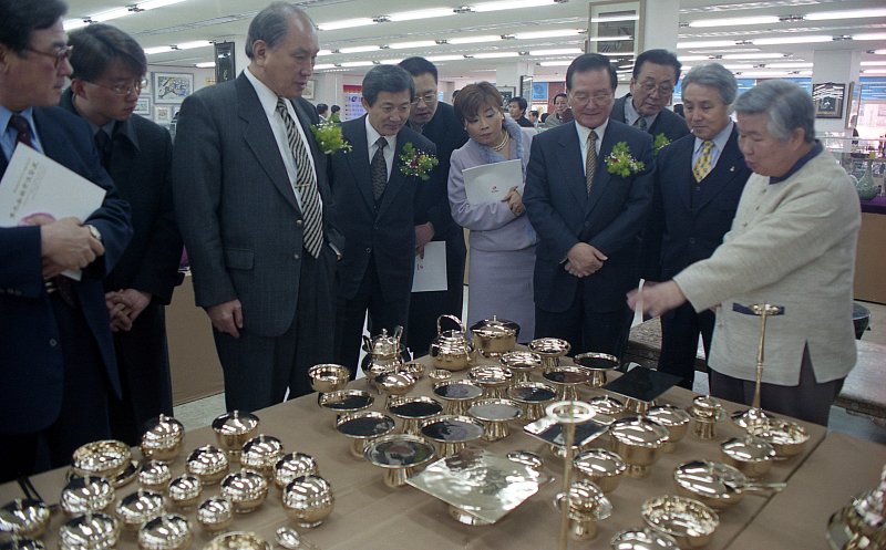 공예상품전시관 개장식에 참석하신 의원님들의 모습