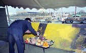 중동풍어제 중 잔을 올리는 의원님의 모습사진(00001)