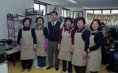 박진서의원과 식당 아주머니들과 기념사진사진(00007)