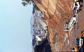 움푹 파인 산의 잔해와 공사현장의 모습2사진(00003)