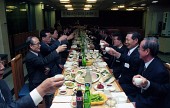 건배를 하시는 의원님들의 모습1사진(00002)