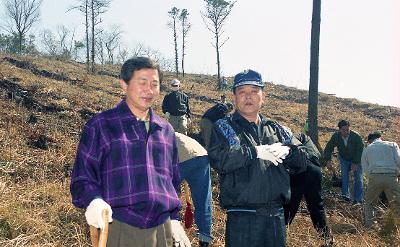 식목일 행사에 참석하신 시장님과 의원님의 모습