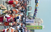 벚꽃마라톤대회에 참석한 많은 참가자들이 달리는 모습1사진(00004)