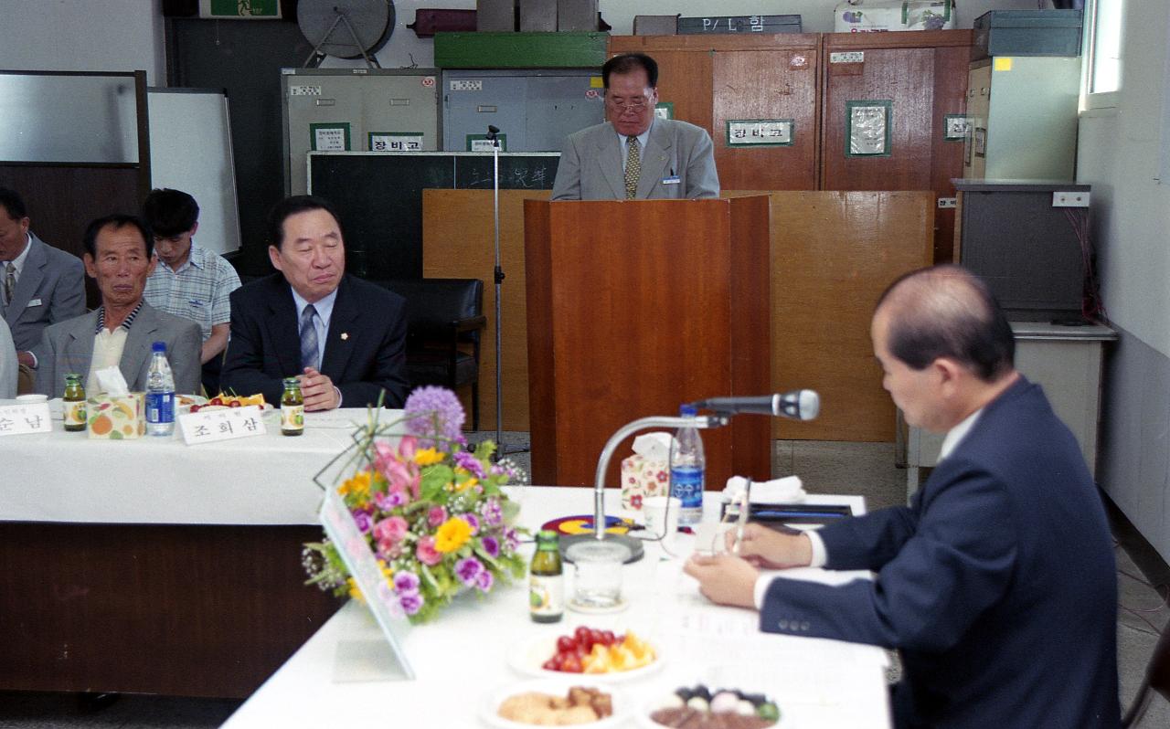 의원님과 대화 중이신 시장님