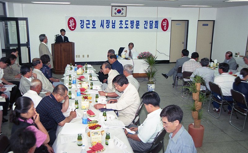 시장님 초도방문회 중인 모습.초도방문회에 참석하신 임원님들의 모습