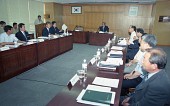 공약사업추진보고회 중 대화중이신 의원님들의 모습사진(00002)