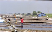 염전 에서 작업 중인 인부의 모습2사진(00002)