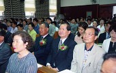 대은 교회에서 예배를 드리고 있는 시장님과 사람들사진(00002)