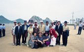 선유도 개장기념으로 선유도에서 기념사진을 찍고 있는 시장님과 사람들사진(00001)