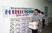 군산 흰찰쌀보리 판매 행사를 하고 있는 모습사진(00002)