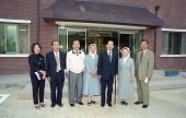 사회복지시설 방문 기념 사진을 찍고 있는 시장님과 관계자들사진(00005)
