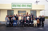 미성농민 상담소 개소 기념 사진을 찍고 계신 시장님과 관계자들사진(00002)