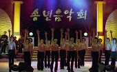 JTV 송년음악회 무대 위에서 단체로 춤을 추고 있는 모습사진(00002)