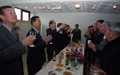 종무식에서 축배를 들고 있는 시장님과 임원들사진(00002)