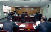 자리에 앉아 자활기관 협의회 회의를 하고 있는 시장님과 임원들2사진(00008)