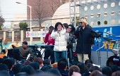 무대 위에서 말하고 있는 가수 캔과 김종서와 객석을 가득 메운 관객들2사진(00003)