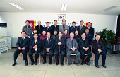 옥산면 연두순시 기념사진을 찍고 있는 시장님과 직원들사진(00001)