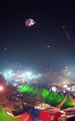 벚꽃축제를 축하하는 폭죽을 터지고 있는 밤하늘의 모습3사진(00014)