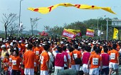현수막을 들고 서 있는 참가자들사진(00019)