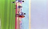 날아오는 공을 향해 헤딩을 하고 있는 선수들사진(00002)