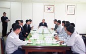 내고향 생산품 관계자 회의를 위해 자리에 앉아 계신 시장님과 임원들사진(00001)