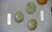 비안도에서 발굴된 청자양각연판문통형잔의 모습사진(00007)
