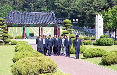 당선 감사 군경묘지 참배