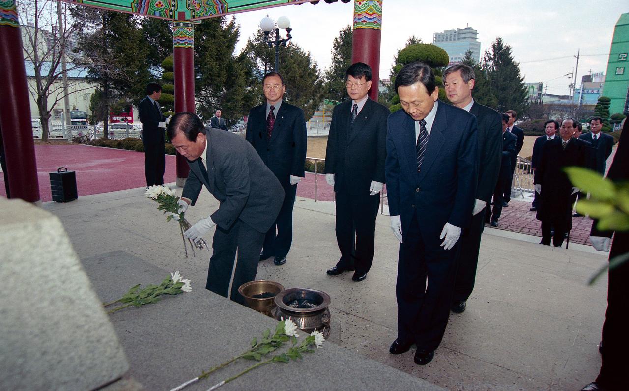 군경묘지 참배