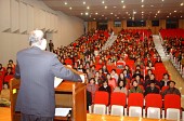 인터넷시대 우리아이 바르게 끼우기 학부모 미디어교육장에서 연설하는 모습2사진(00002)