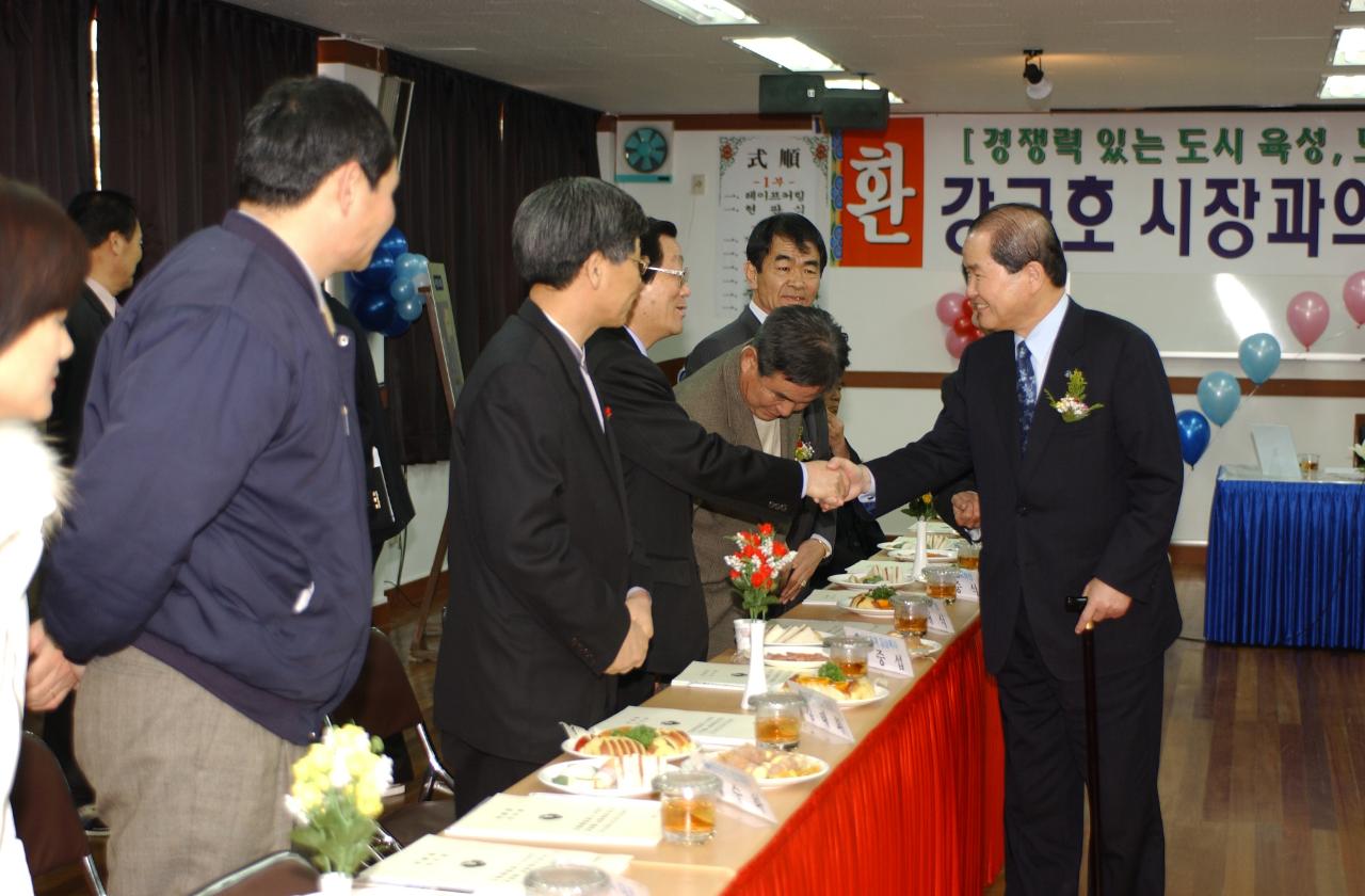 시장님의 서수면 연두순시에 시민들과 인사하는 모습7